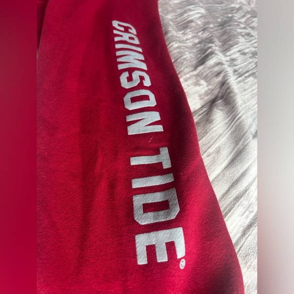 University of Alabama Crimson Red MV Sport ProWeave “Crimson Tide” CrewNeck - Picture 4 of 7